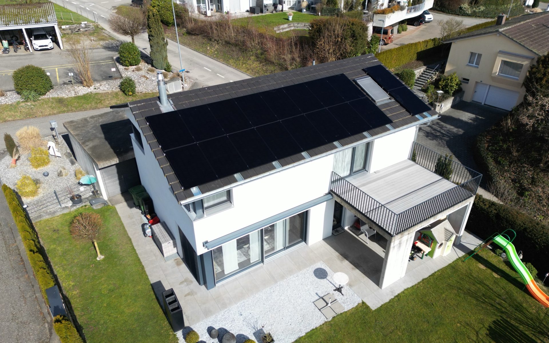 Einfamilienhaus in Bützberg mit Photovoltaik-Anlage von HSW-Solartechnik