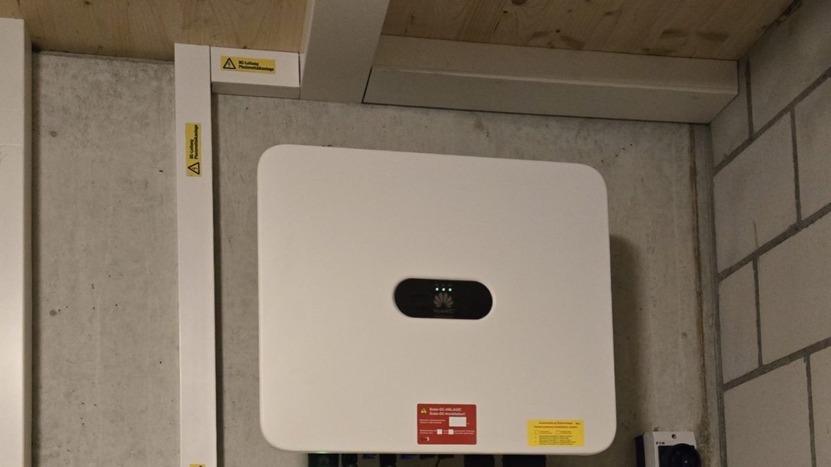 Stromspeicher und Wechselrichter, installiert von HSW-Solartechnik in Wikon
