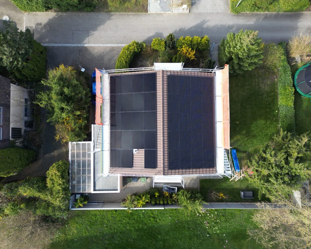 Aufdach-Photovoltaik auf einem Einfamilienhaus in Zuchwil