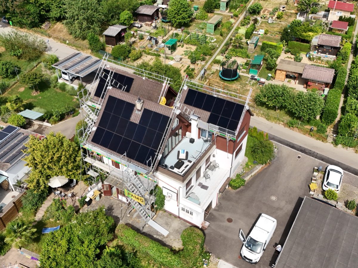 Eigenheim mit Photovoltaik-Anlage von HSW-Solartechnik in Allschwil